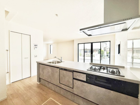 �L�b�`�� �������Ƒ��ƂȂ���A�R�~���j�P�[�V�����̏�