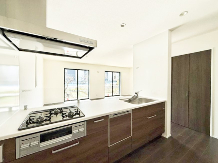 �L�b�`�� ���������y���݂ƐH�ׂ�K����͂���L�b�`��