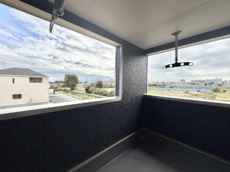 �o���R�j�[ ������ ���R��g�߂Ɋ�����A�J���I�ȃo���R�j�[