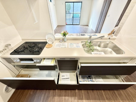 �L�b�`�� �������Ƒ����J��[�߂�A������̂���L�b�`��