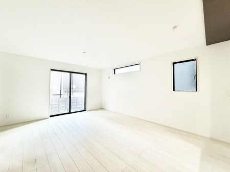 ���r���O ���������S�n�̂����A���z�̃��r���O