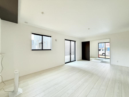 ���r���O ���������S�n�̂����A���z�̃��r���O