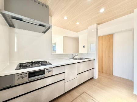 �L�b�`�� �����������������Ԃ����܂��A�Ί炠�ӂ��L�b�`��