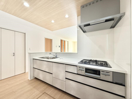 �L�b�`�� �������Ƒ����J��[�߂�A������̂���L�b�`��