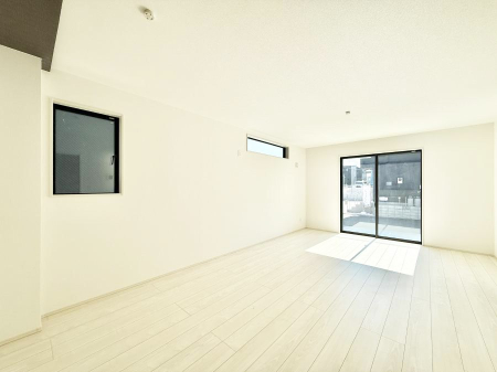 ���r���O ���������S�n�̂����A���z�̃��r���O