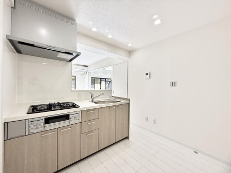 �L�b�`�� �����������������Ԃ����܂��A�Ί炠�ӂ��L�b�`��