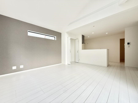 ���r���O ����