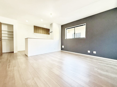 ���r���O ���������S�n�̂����A���z�̃��r���O