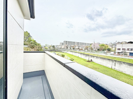 �o���R�j�[ ������ �G�߂̈ڂ낢����������J���I�ȋ�Ԃł�