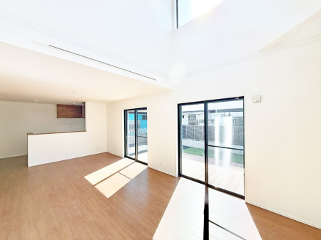 ���r���O ���������S�n�̂����A���z�̃��r���O