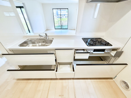 �L�b�`�� �����������������Ԃ����܂��A�Ί炠�ӂ��L�b�`��