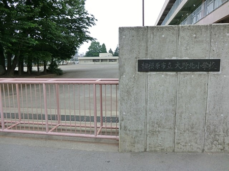 ���ӊ� ���w�Z 560m ���͌��s�����k���w�Z