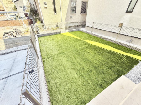 ���̑� �O�ρ���炵�ɏ�����^����A�΂��������ꂽ�Z�܂��ł�