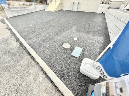  �O�ρ�����ɂ��钓�ԃX�y�[�X�Ȃ̂ň��S�ł���