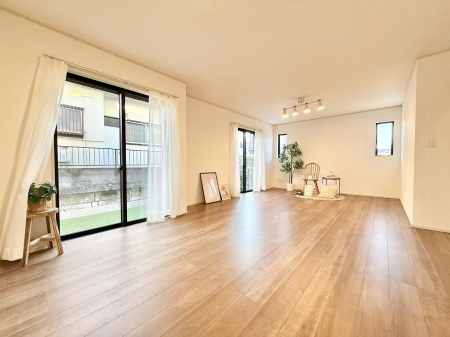 ���r���O ���������S�n�̂����A���z�̃��r���O