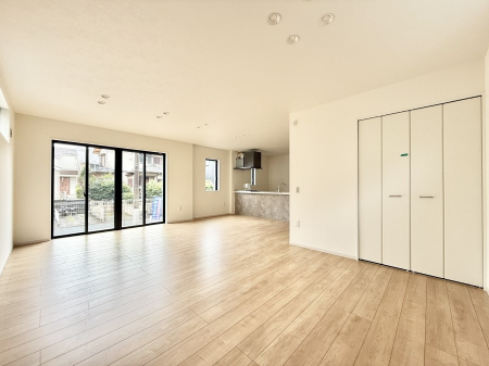 ���r���O ���������났�ƏΊ炪�W�܂�A�S���܂郊�r���O