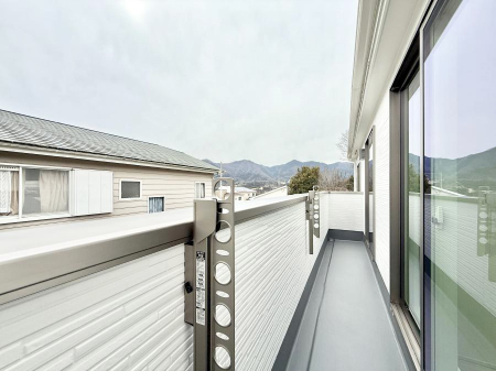 �o���R�j�[ ������ �G�߂̈ڂ낢����������J���I�ȋ�Ԃł�