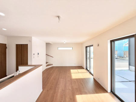 ���r���O ���������났�ƏΊ炪�W�܂�A�S���܂郊�r���O