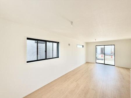 ���r���O ���������S�n�̂����A���z�̃��r���O