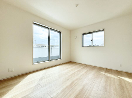 �Q�� ����