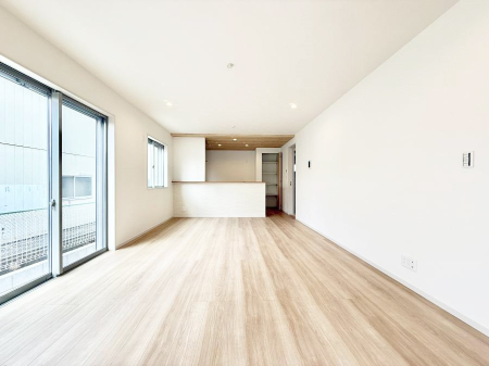 ���r���O ����