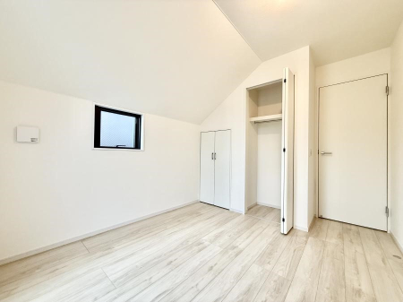 �Q�� 2����  ���V���v���ȋ�ԂŁA���[�t���x�b�h��f�X�N�ȂǁA���@�\�ȉƋ�����p���₷���ł�