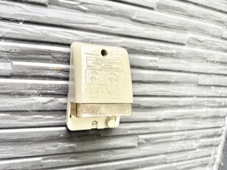 ���̑����� �ݔ������O�ɓd���R���Z���g������΁A�������@�ő���O�ǂ�|������ȂǕ֗��ł��B