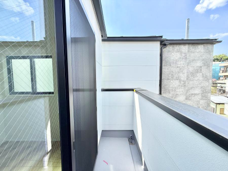 �o���R�j�[ ������ �G�߂̈ڂ낢����������J���I�ȋ�Ԃł�