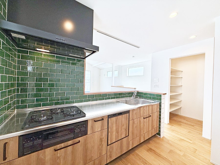 �L�b�`�� �������Ƒ����J��[�߂�A������̂���L�b�`��