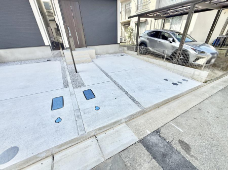  �O�ρ�����ɂ��钓�ԃX�y�[�X�Ȃ̂ň��S�ł���