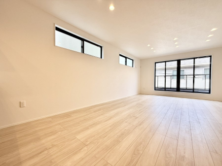 ���r���O ���������S�n�̂����A���z�̃��r���O