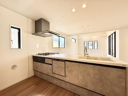 �L�b�`�� ���������y���݂ƐH�ׂ�K����͂���L�b�`��