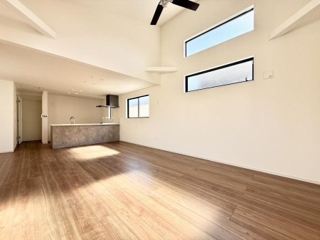 ���r���O ���������S�n�̂����A���z�̃��r���O