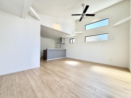 ���r���O ���������났�ƏΊ炪�W�܂�A�S���܂郊�r���O