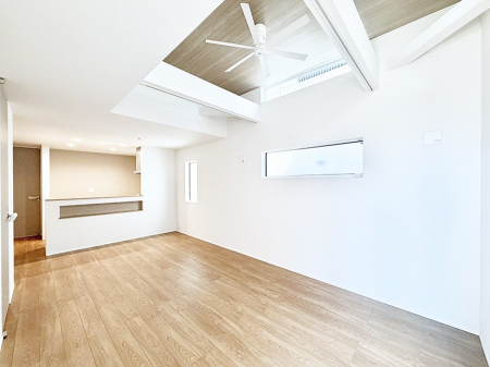 ���r���O ���������S�n�̂����A���z�̃��r���O