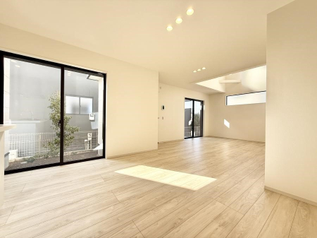 ���̑����� �������Ƒ��̏Ί炪���ӂ��A���났�̋��