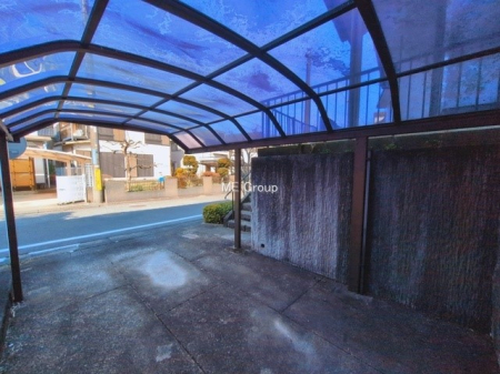  �O�ρ��J�[�|�[�g�t�����ԏ�ł�