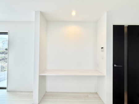 ���[ ���r���O�ݒu�̃J�E���^�[�ł��q����̂��׋���