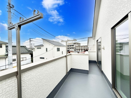 �o���R�j�[ ������ �G�߂̈ڂ낢����������J���I�ȋ�Ԃł�