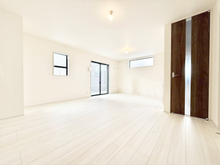 ���r���O ���������S�n�̂����A���z�̃��r���O