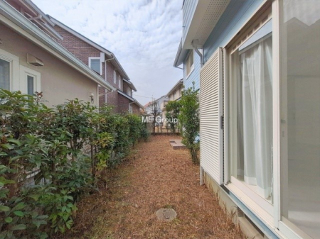 ���̑� �O�ρ���炵�ɏ�����^����A�΂��������ꂽ�Z�܂��ł�