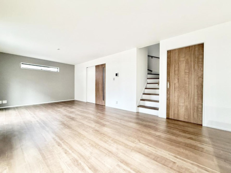 ���r���O ���������r���O�C���K�i�̗p�ŁA���Ƒ��̃R�~���j�P�[�V�����������܂���