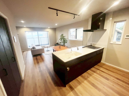 ���r���O ���������R�Ɖ�b�����܂��A�S�n�悢�ЂƂƂ�