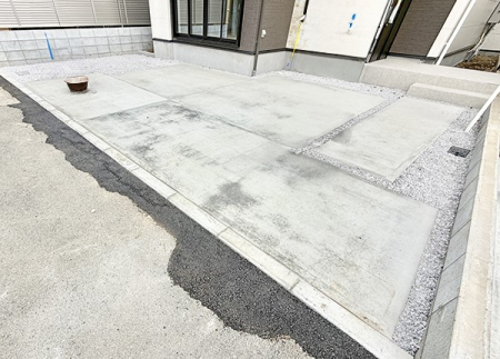  �O�ρ�����ɂ��钓�ԃX�y�[�X�Ȃ̂ň��S�ł���