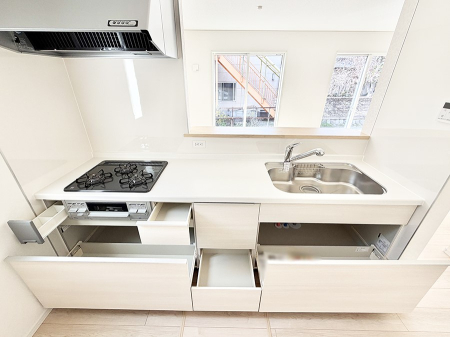 �L�b�`�� �����������������Ԃ����܂��A�Ί炠�ӂ��L�b�`��