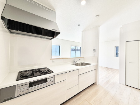 �L�b�`�� �����������������Ԃ����܂��A�Ί炠�ӂ��L�b�`��