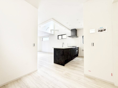 ���r���O ���������S�n�̂����A���z�̃��r���O