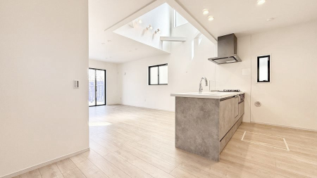 ���r���O ���������S�n�̂����A���z�̃��r���O