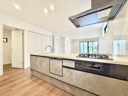 �L�b�`�� �����������������Ԃ����܂��A�Ί炠�ӂ��L�b�`��