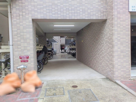 ���̑� �O�ρ����]�Ԃ��g�����Ƒ��ɂ����S�̒��փX�y�[�X��~�n���ɂ��p��